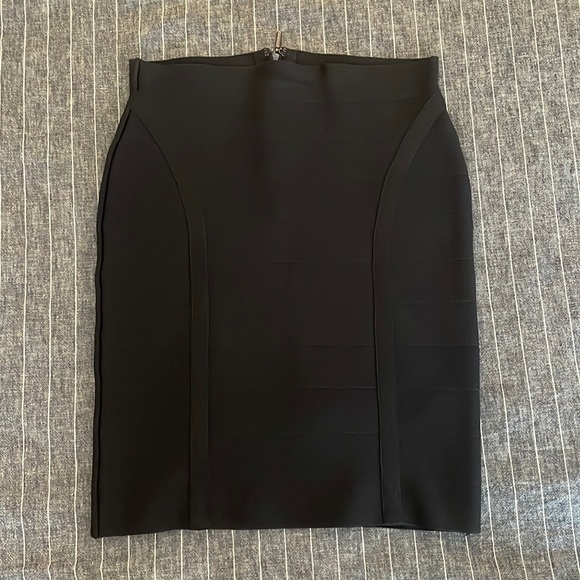 Black Guess Bodycon Skirt - Picture 1 of 2